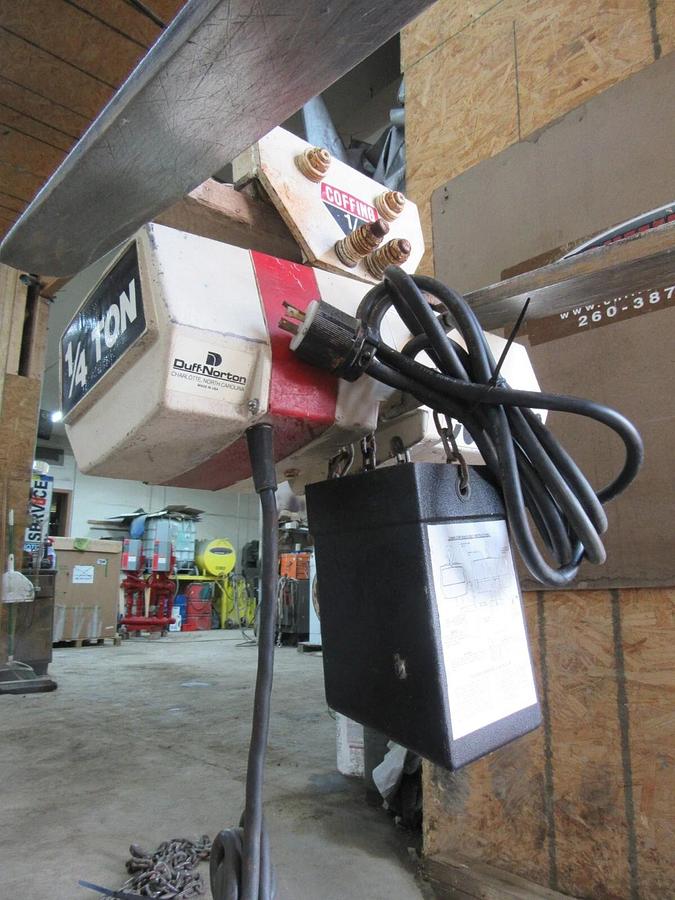Used 1/4 TON COFFING CHAIN HOIST 230/460 VAC 3 PH W/ MANUAL TROLLEY EC05163 10' / 7'