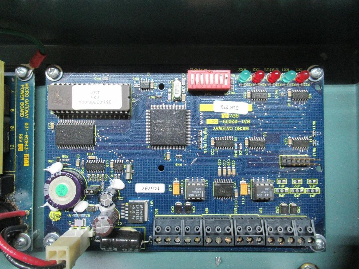 Used YORK INTEGRATED SYSTEMS NETWORK II MICROGATEWAY 371-02592-101 110 VOLT 20 VA