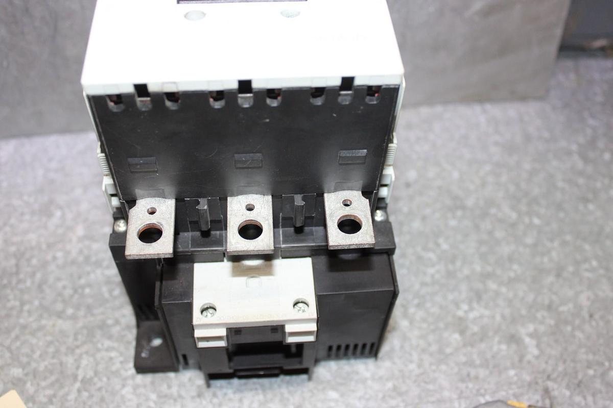 Used SIEMENS SIRIUS CONTACTOR 3RT1054-6...6 600 VAC 140 AMP 125 HP 3-POLE 3-PHASE