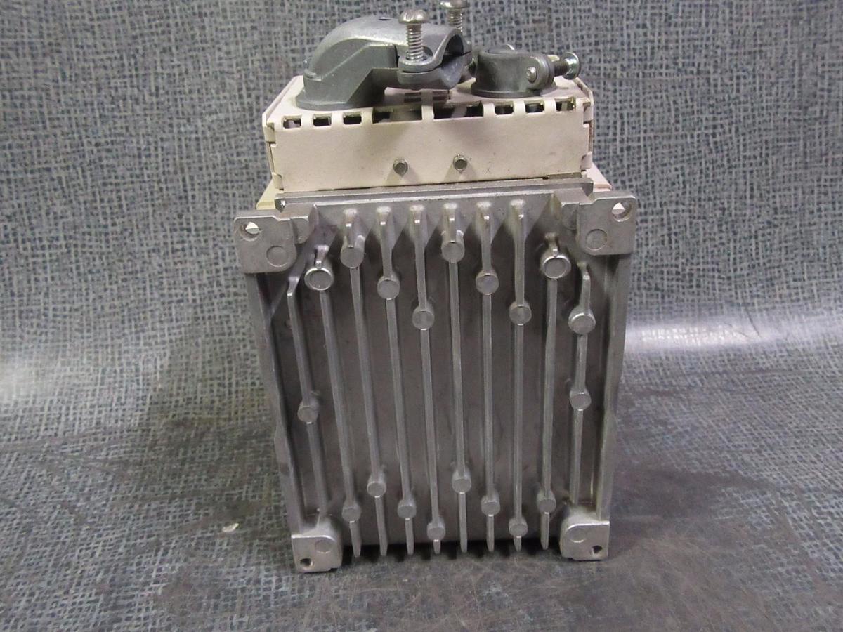 Used OMRON SYSDRIVE INVERTOR 3G3MV-C4002 380-460 VOLT / 0-460 VOLT 0-400HZ