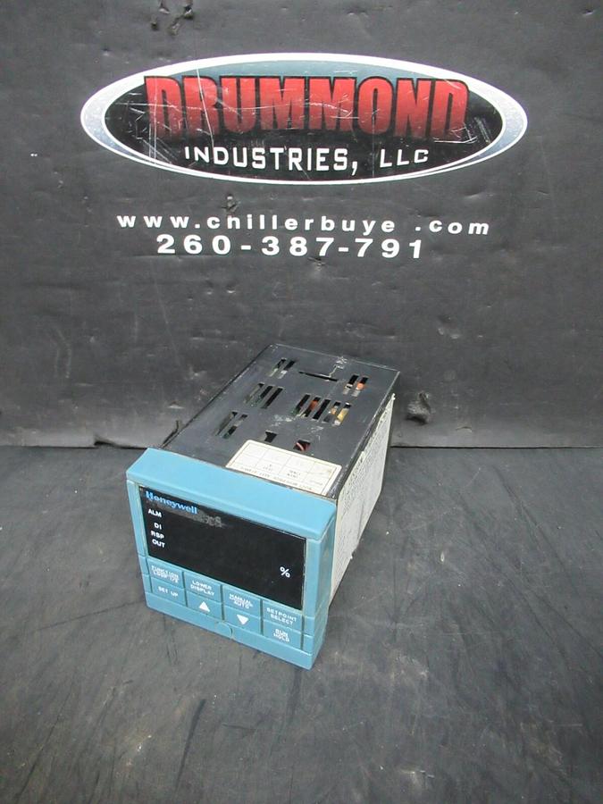 Used HONEYWELL BURNER CONTROL KEYBOARD DISPLAY UDC3300 DC330B-C0-003-21-000000-00-0