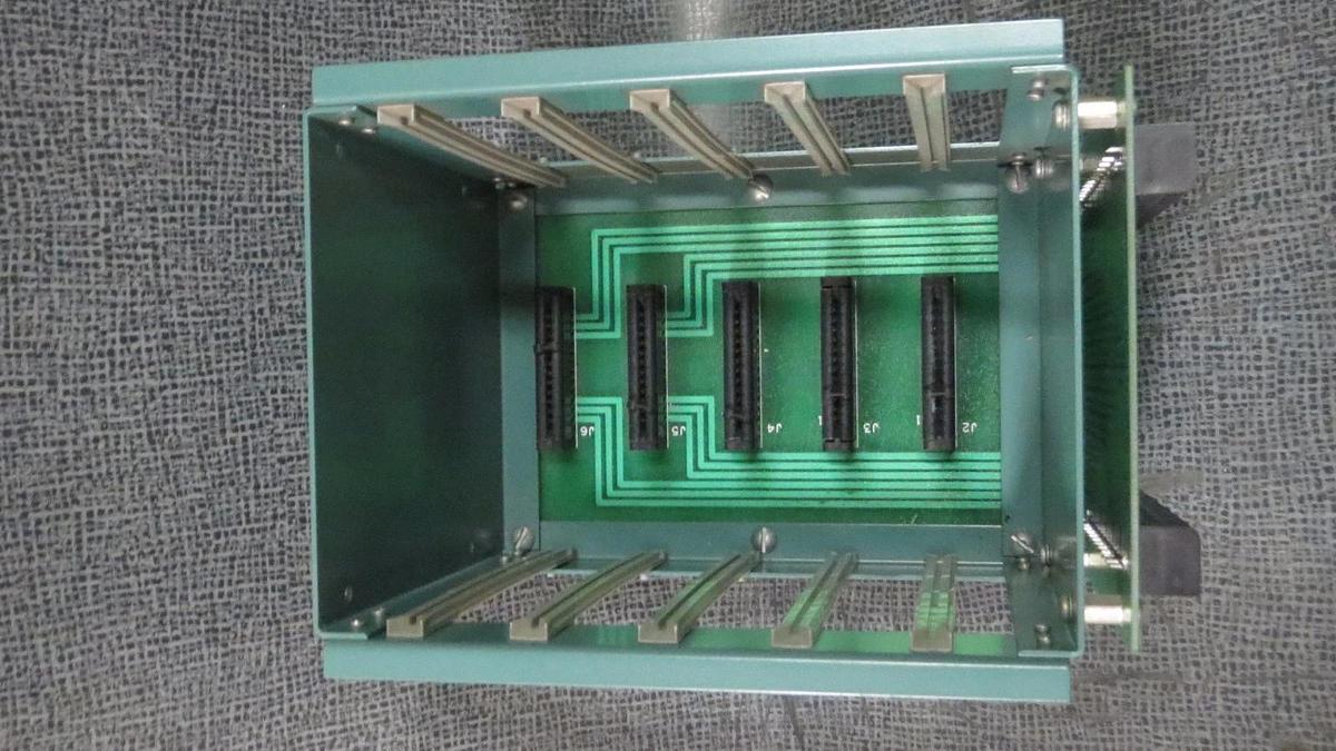 Used YORK 5 SLOT PLC CHASSIS 031-00809C REV A WITH FRONT BOARD 031-00816C