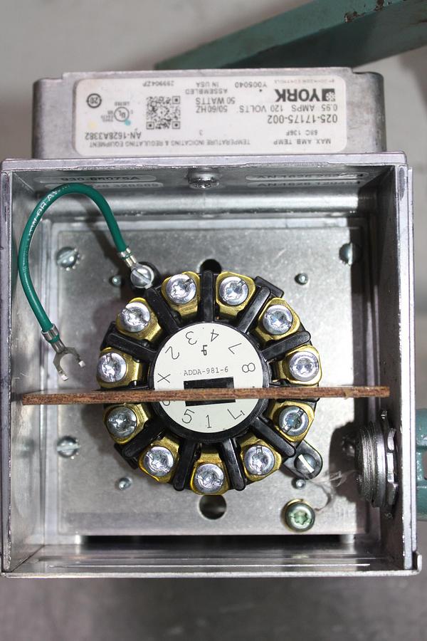 Used YORK ACTUATOR 025-17175-002 0.95 AMP 120 VOLT 50 WATT 50/60 HZ