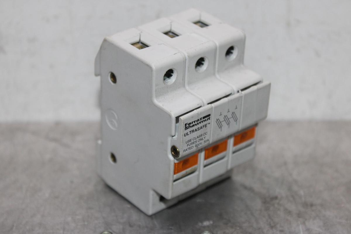 Used FERRAZ SHAWMUT SQUARE BODY PROTISTOR FUSE A065UD33TTI1800 650 VAC 1800 AMP