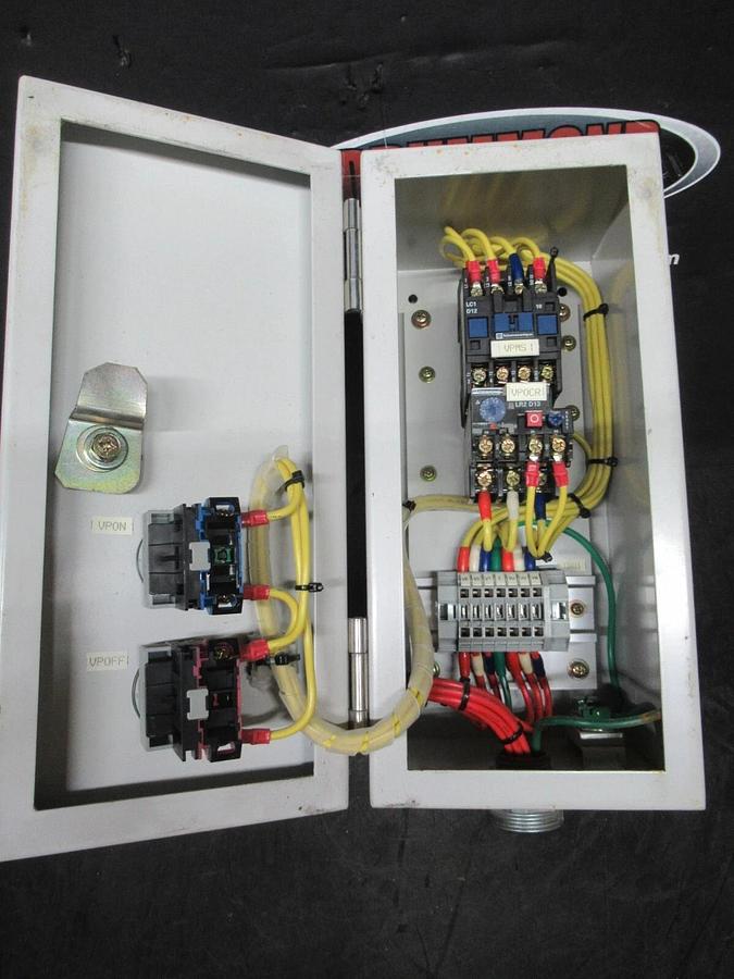 Used ENCLOSED TELEMECANIQUE STARTER LC1D1206 W/ OVERLOAD RELAY LR2-D1307 25 AMP 600 V