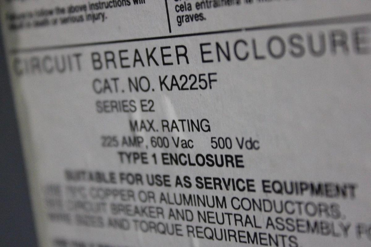 Used SQUARE D CIRCUIT BREAKER ENCLOSURE KA225F 225 AMP MAX 600 VAC W/ KAL36125