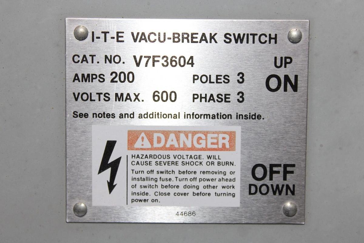 Used ITE FUSIBLE PANELBOARD DISCONNECT V7F3604 200 AMP 600 VOLT 3-POLE 3-PHASE 60 HP