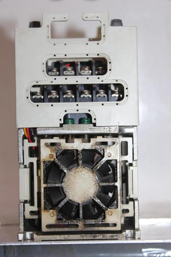 Used MITSUBISHI FREQUENCY INVERTER FR-E520-0.75K 0.75 KW 8.2 AMP 240 VOLT 3-PHASE