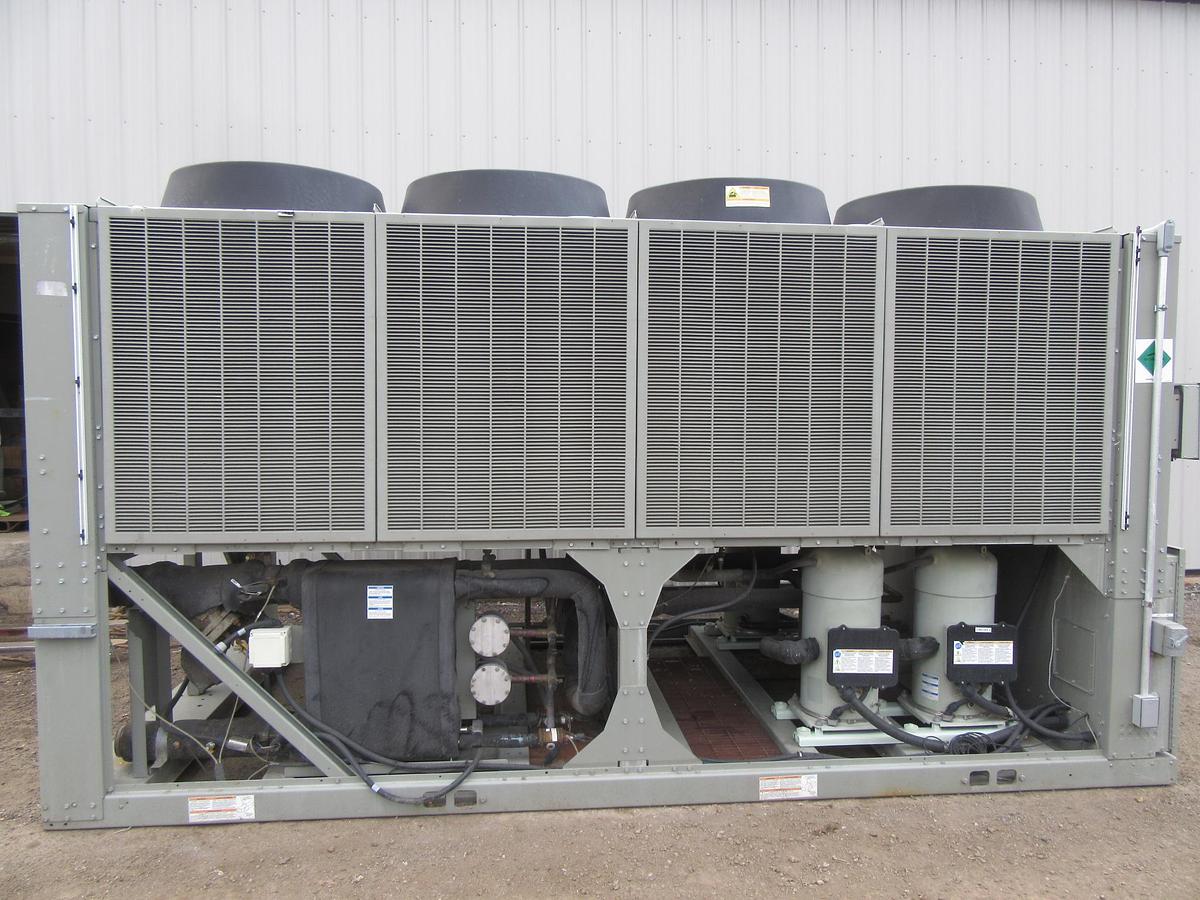Used 2015 TRANE 120 TON AIR COOLED CHILLER 460 VOLT 410A 125 TON CGAM120
