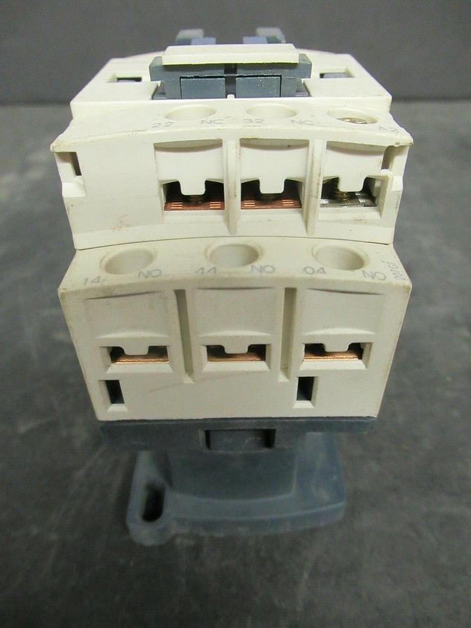 Used TELEMECANIQUE CONTROL RELAY CAD32  10 AMP 600 VAC **WARRANTY INCLUDED!**