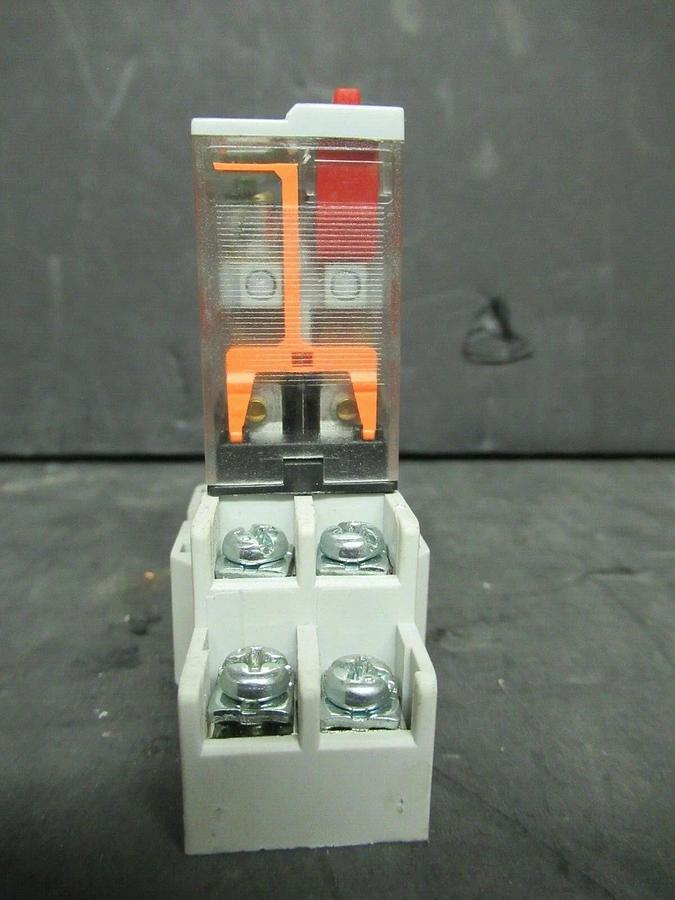 Used VERIS RELAY VMD2B-F24A 24 VAC W/ BASE