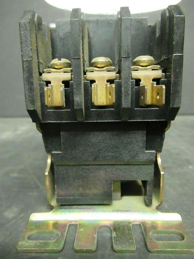 Used (LOT OF 3) EATON CONTACTOR C25DND330 SER. C1  30 AMP 600 VAC 15 HP 40 AMP/RES