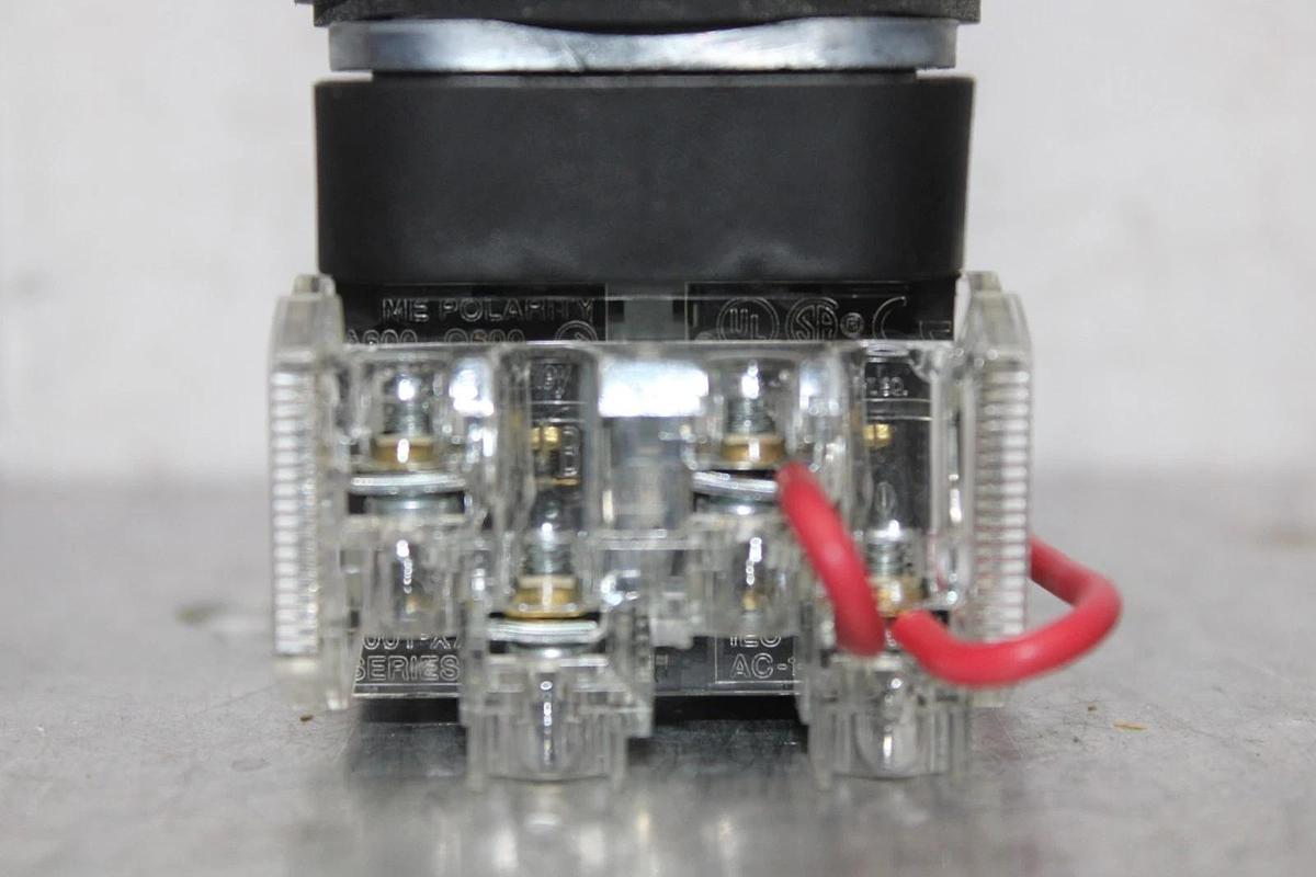 Used ALLEN BRADLEY PUSH BUTTON CONTACT BLOCK 800T-QTH10R 120 VOLT **WARRANTY**