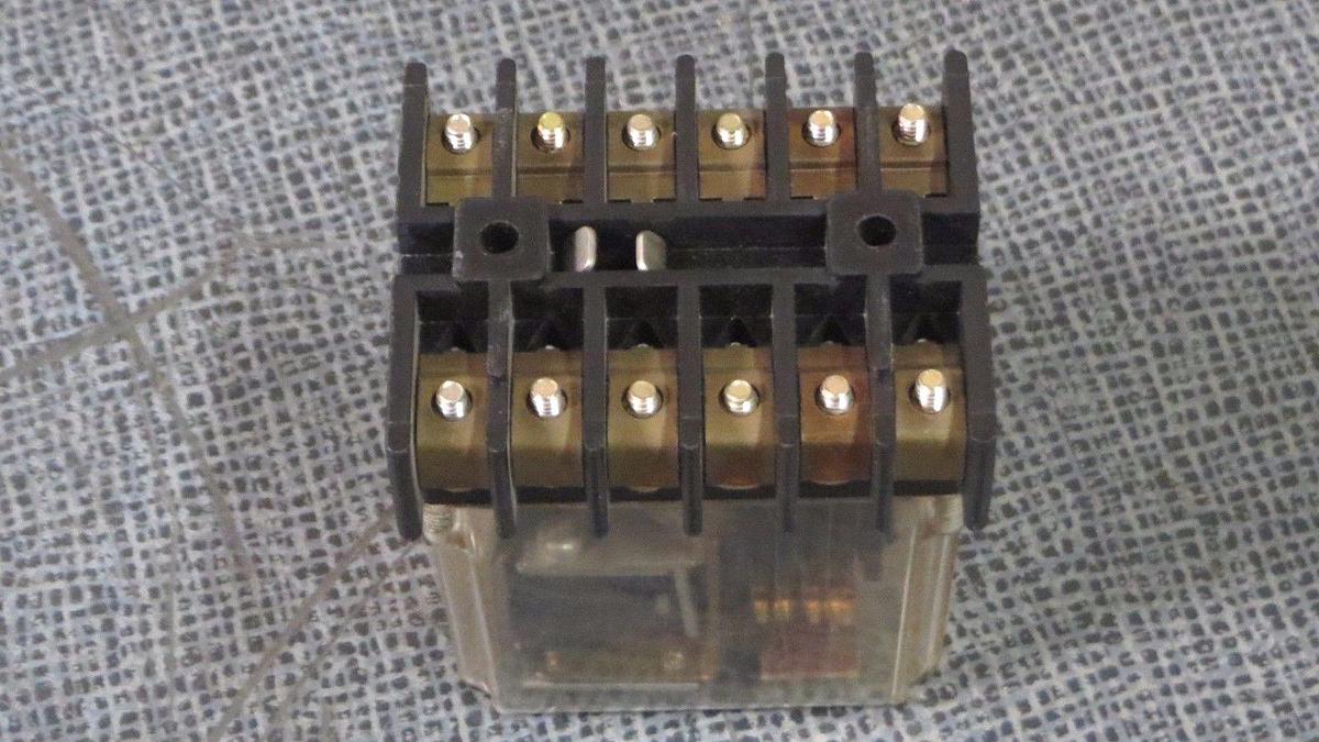 STRUTHERS DUNN RELAY WITH DUNCO BASE! 24-28 VDC COIL MODEL: 219BBX-P