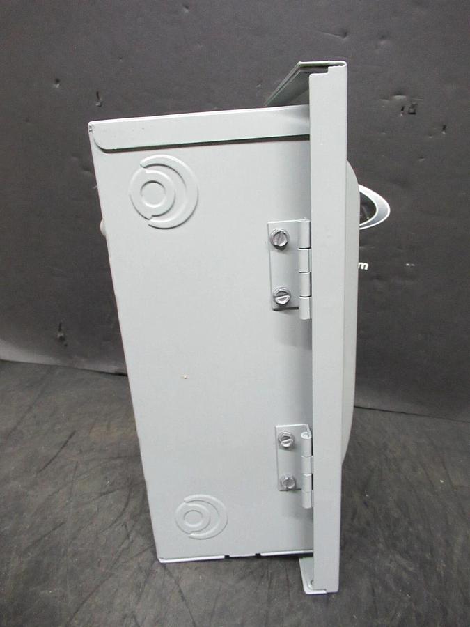 NEW IN BOX SIEMENS HEAVY DUTY FUSIBLE SAFETY SWITCH HNF361 600 VAC 30 AMP