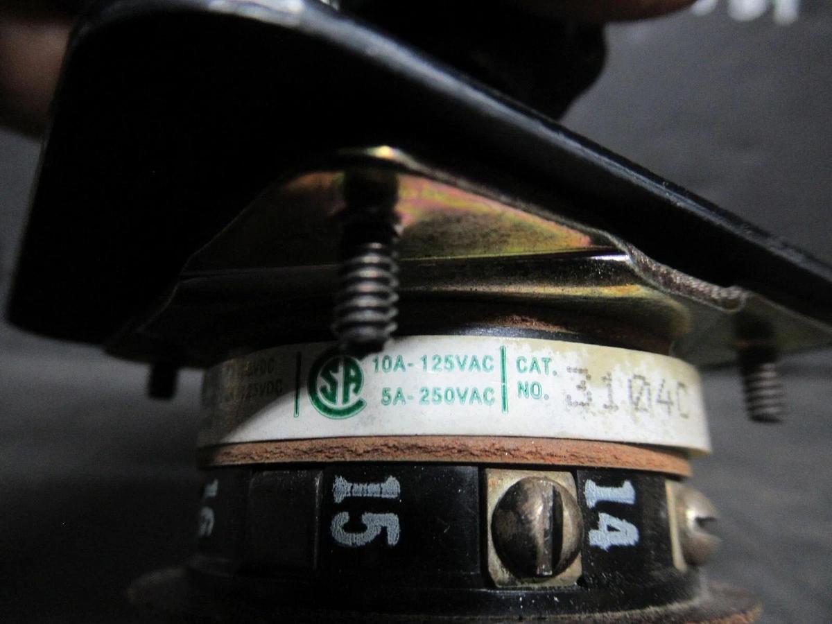Used ELECTROSWITCH SERIES 31 CONTROL SWITCH 3104C 3-PHASE 125-600 VAC 10-3 AMP