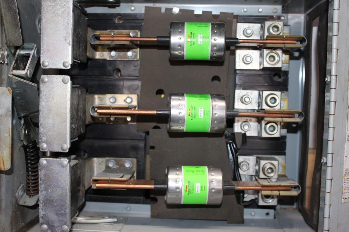 Used ITE VACU-BREAK PANELBOARD DISCONNECT SWITCH V7H3605 400 AMP 600 VAC 3-PHASE