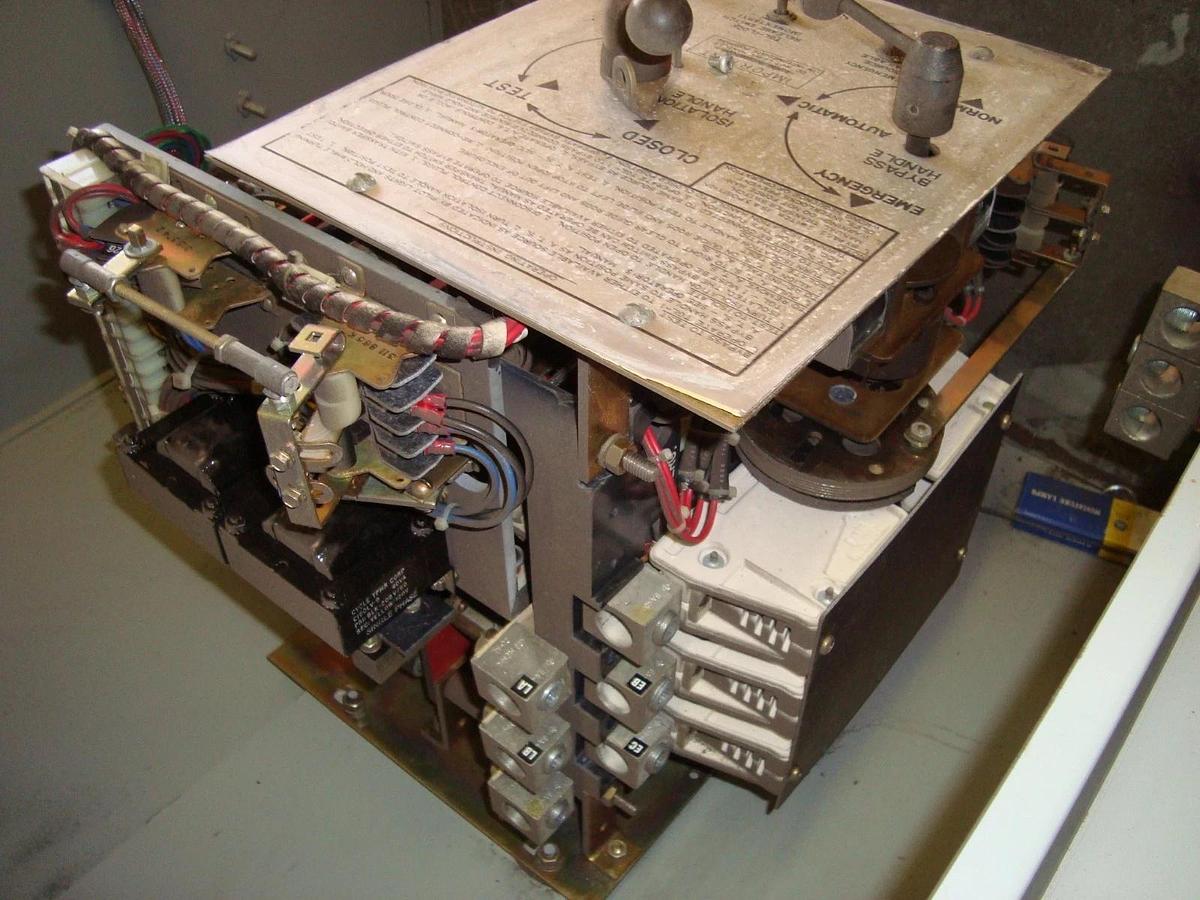 Used ASCO 150 AMP AUTOMATIC TRANSFER SWITCH 208 Y / 120 VAC 3 PHASE BULLETIN 940