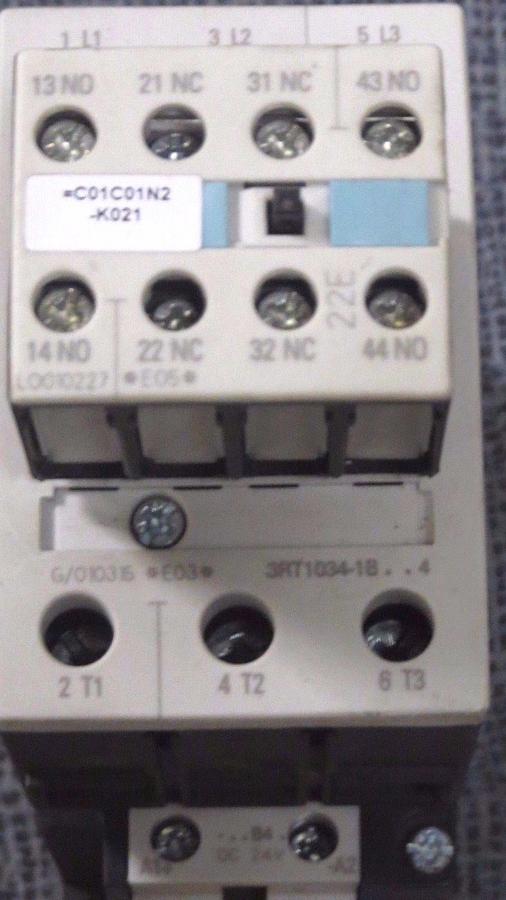 Used SIEMENS SIRIUS 3R CONTACTOR 50 AMP 24 VDC W/ 3RH1921-1HA22 AUX & 3RT1034-1B..4