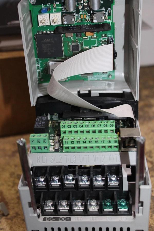 Used ALLEN-BRADLEY POWERFLEX 40 DRIVE 22B-D010N104 4 KW 5 HP 3-PHASE 480V 13 AMP