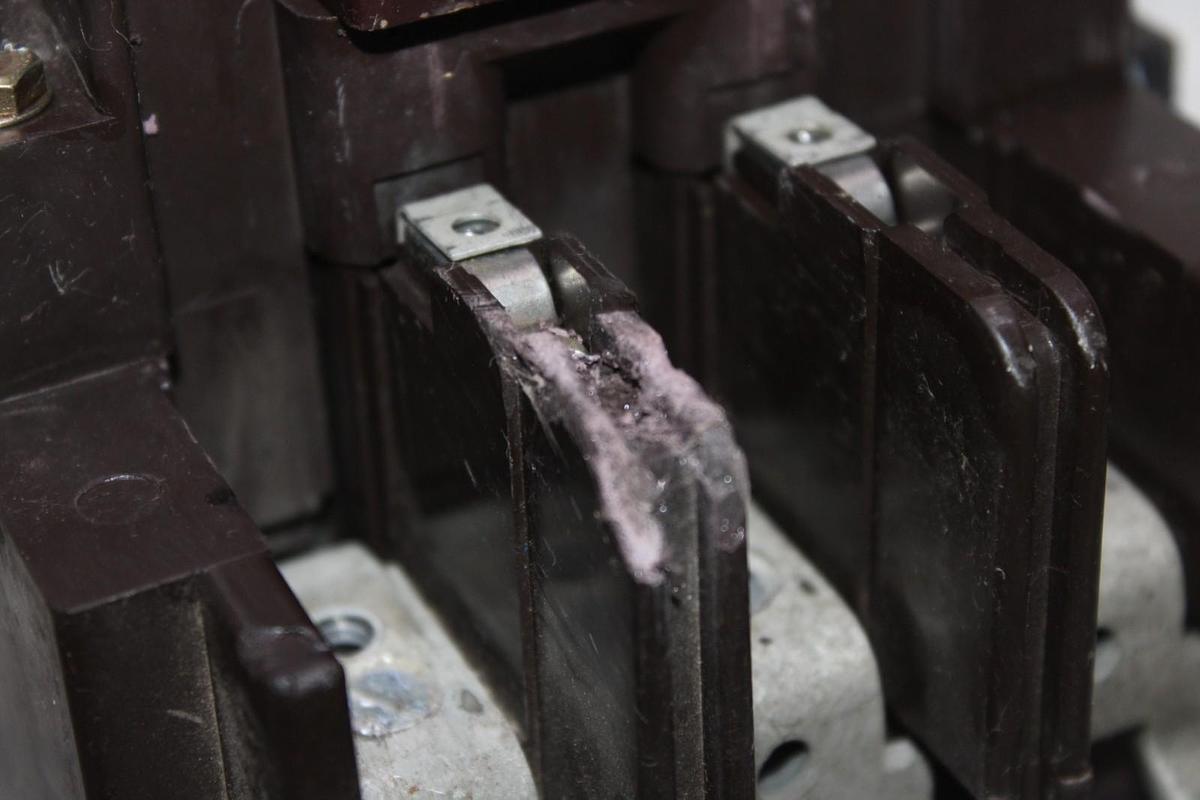 Used CUTLER-HAMMER CONTACTOR C832JN3 NEMA SIZE 3 120 AMP 600 VAC 3-POLE COIL: 120 V