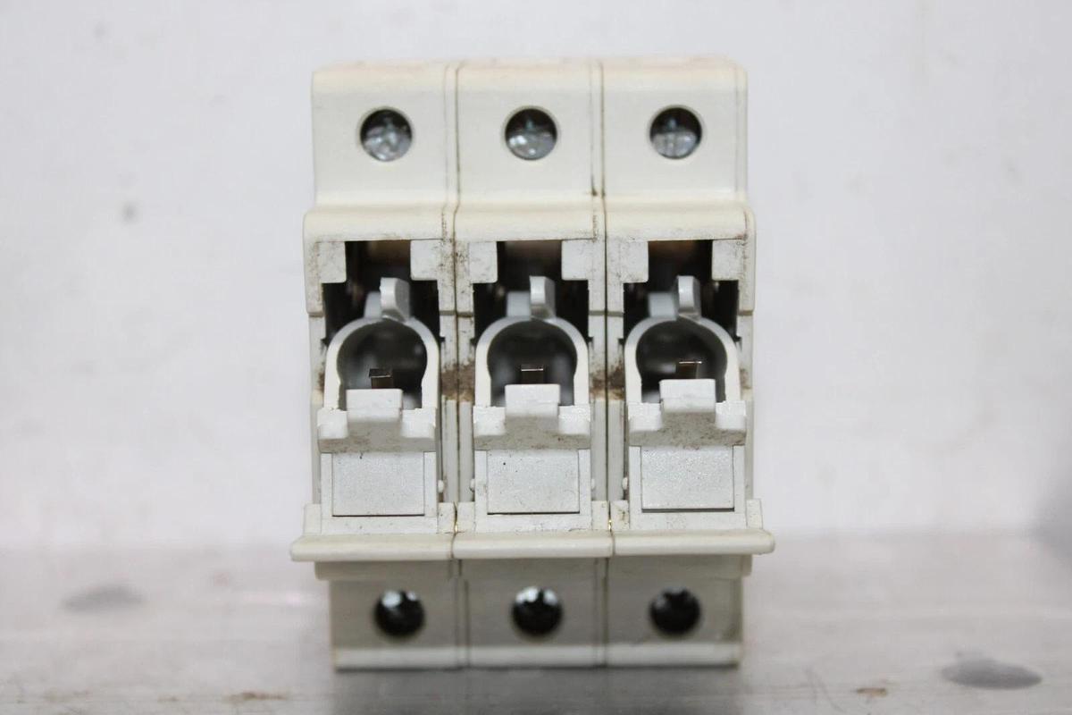 Used LITTELFUSE POWER-SAFE FUSE HOLDER LPSC-ID-CH 3-POLE 600 VOLT 30 AMP CLASS CC