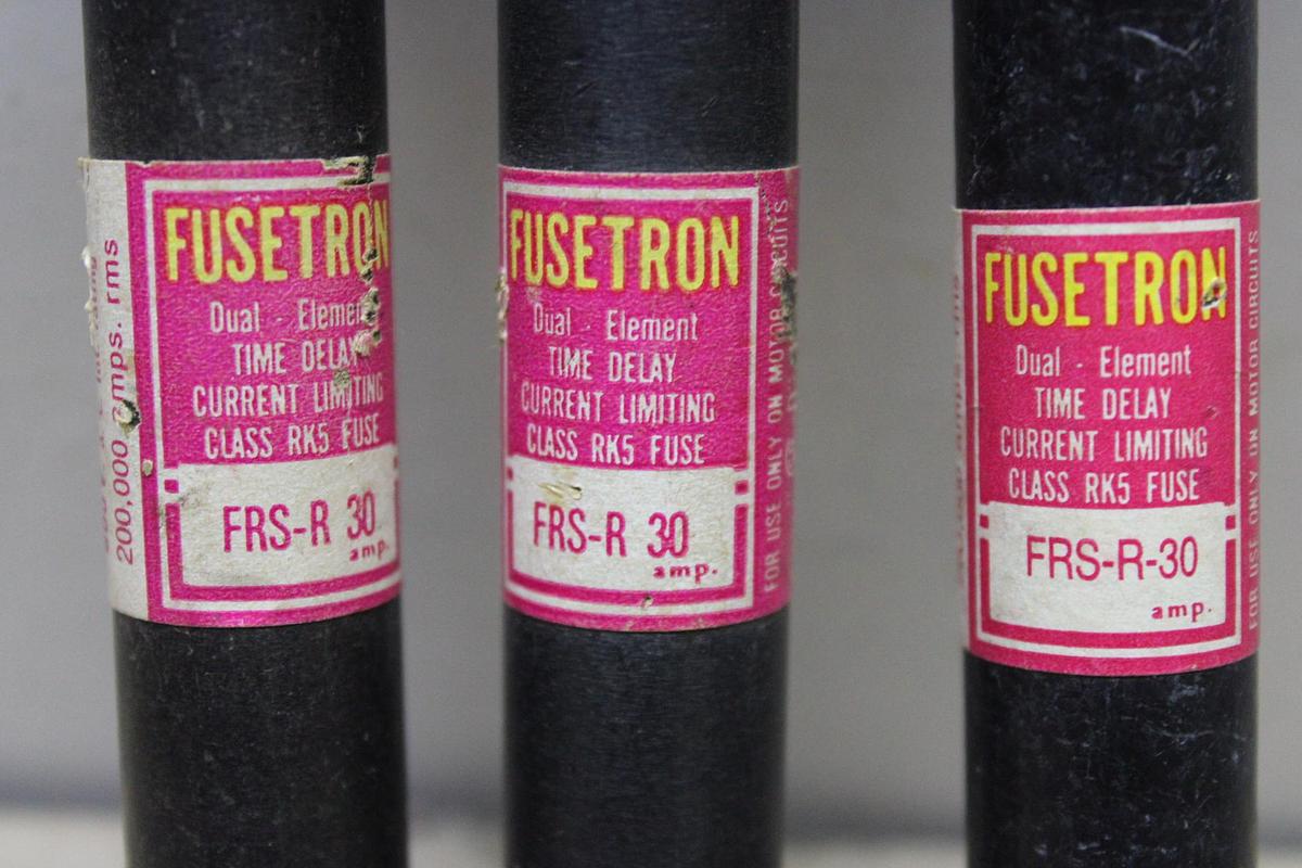 Used LOT OF 3 FERRAZ SHAWMUT TRI-ONIC FUSES TRS20R 20 AMP 600 VAC