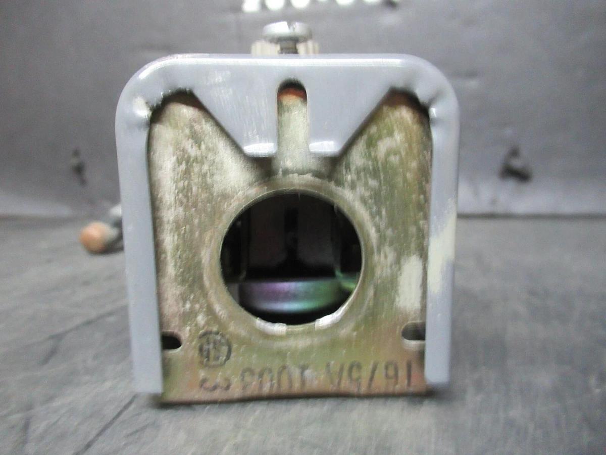 Used JOHNSON CONTROLS INDUSTRIAL THERMOSTAT T675A1003 W/ REMOTE INSERTATION BULB