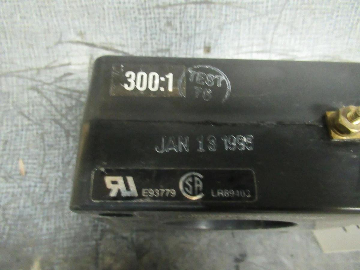 Used WESTINGHOUSE CT CAT: 2092A18H05 300:5 A 50-400 HZ 600 VOLTS