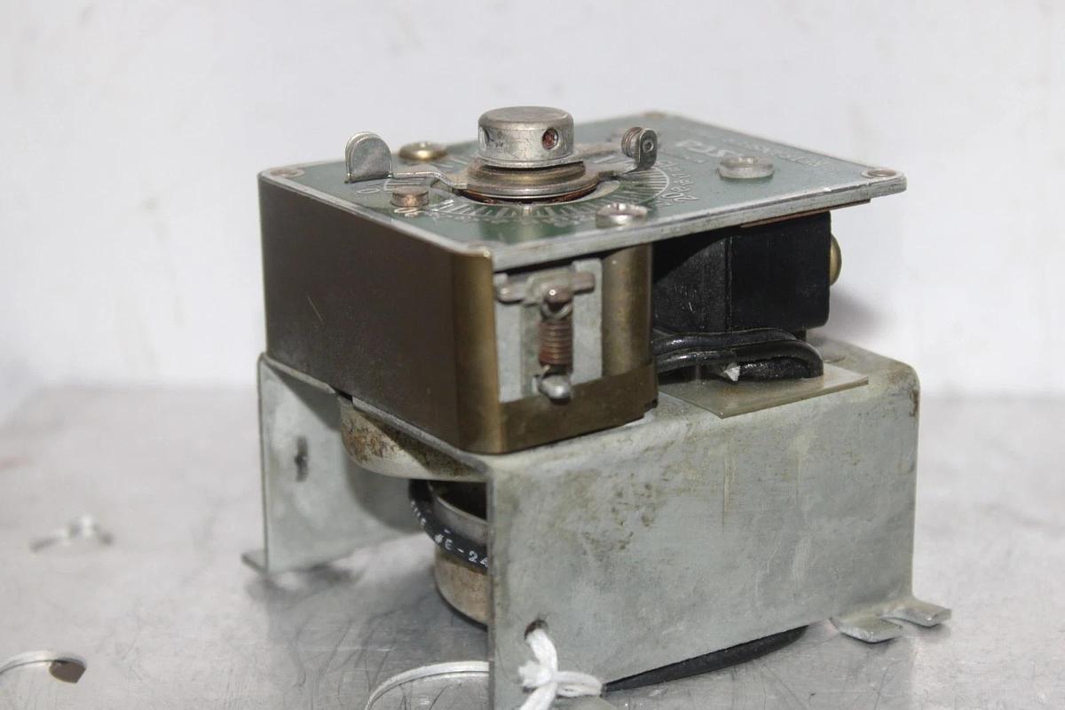 Used ASCO ESTERLINE RETRANSFER INDUSTRIAL TIMER CSF-J-4802-30M 220 VOLT 0-30 MINUTE