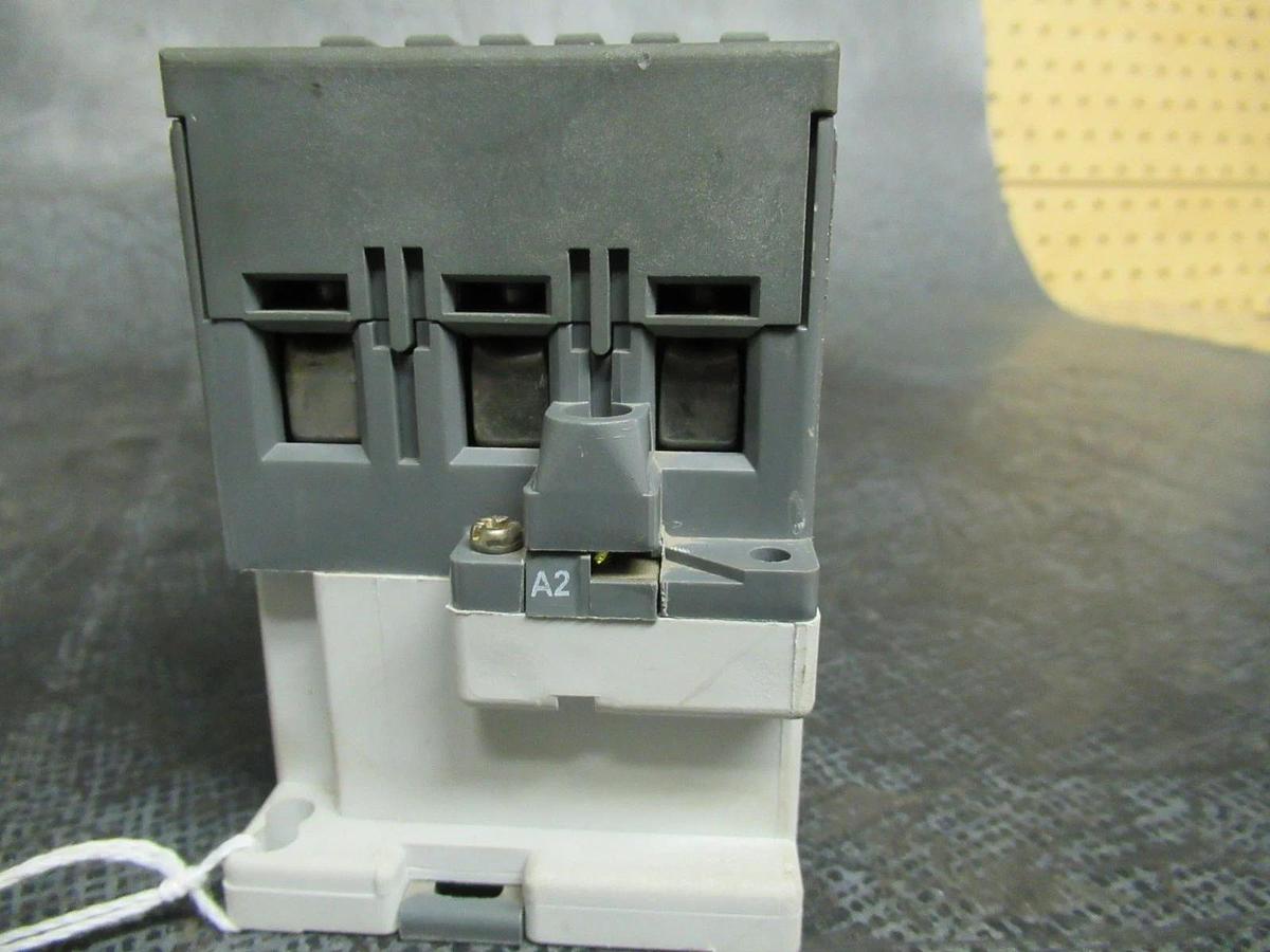 Used YORK CONTACTOR 024-31106-000 600V 75HP 125A COIL: 110/120V **WARRANTY INCLUDED**