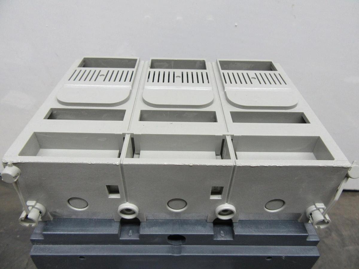 Used MERLIN GERIN COMPACT CIRCUIT BREAKER NSJ600L 240/600 AMP 600 VOLT 3-POLE 3-PHASE