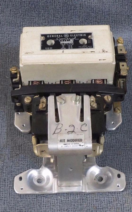 Used GENERAL ELECTRIC NEMA CONTROL STARTER CR2810F11AB1B SIZE 4 150 AMP 600 VOLT