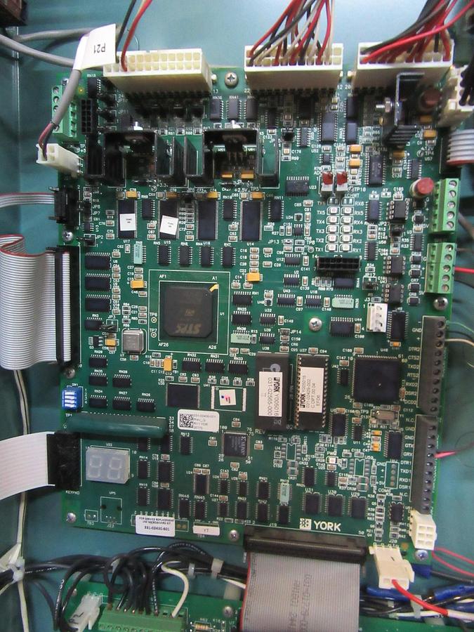 Used YORK 351 HP VARIABLE SPEED CHILLER DRIVE 371-02289-101 TM 351T B6-46B COMPLETE 460 V 380 A