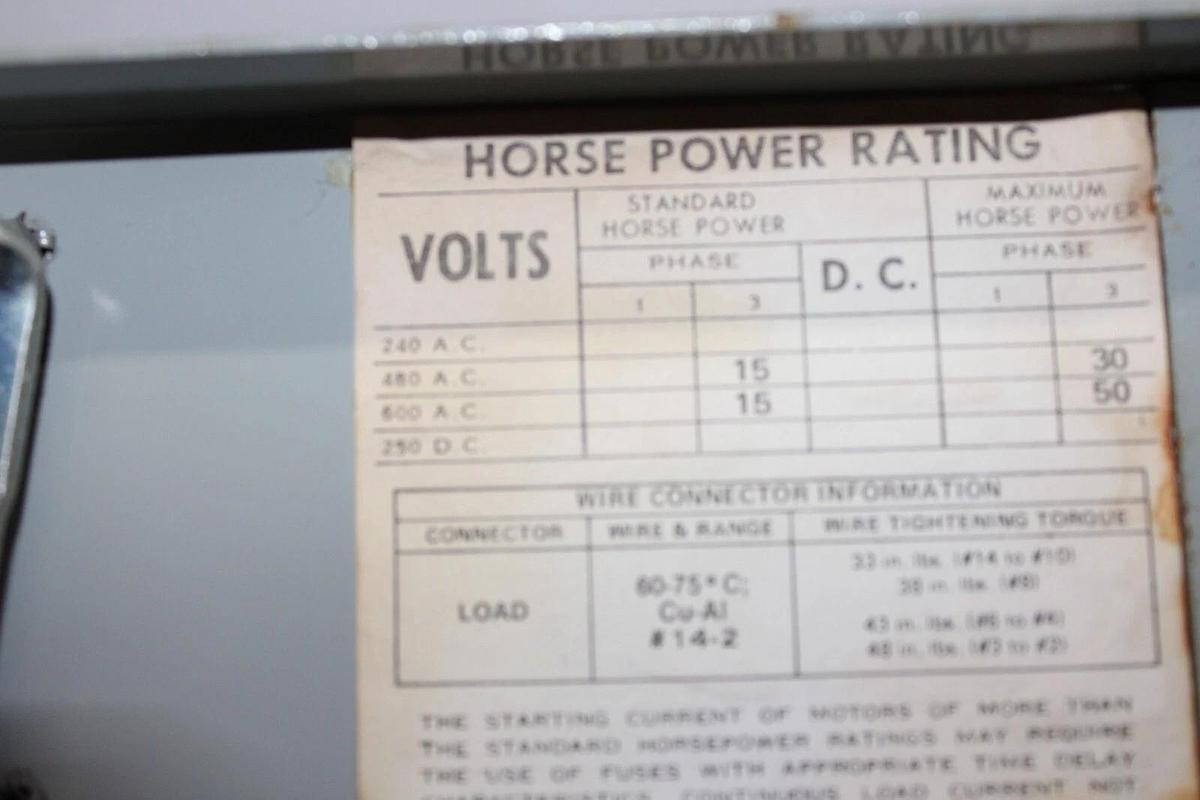 Used ITE VACU-BREAK DISCONNECT SWITCH V7E3623 60/100 AMP 600 VAC 3-POLE 3-PHASE