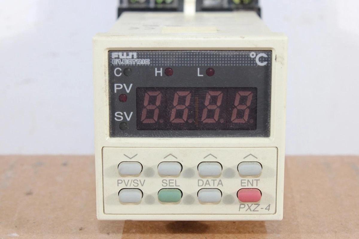 Used FUJI ELECTRIC TEMPERATURE CONTROLLER PXZ4PAY2-1B000 24 VAC 15 VA