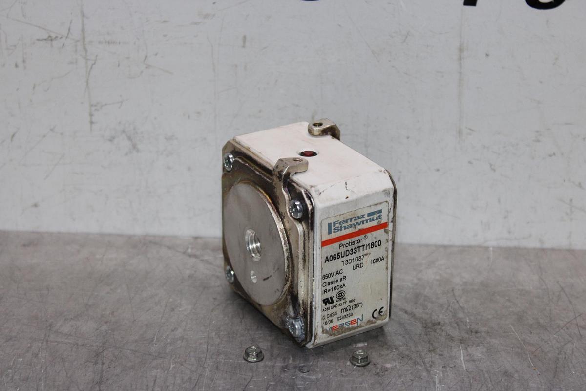 Used FERRAZ SHAWMUT SQUARE BODY PROTISTOR FUSE PC33UD69V1100TF 690 VAC 1100 AMP