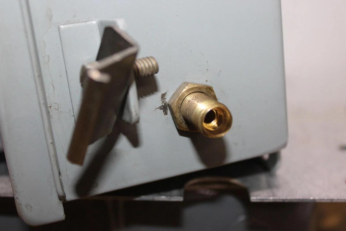 Used FEDERAL SIGNAL VIBRATONE HORN ENCLOSED ALARM SYSTEM 350 120 VOLT 0.18 AMP