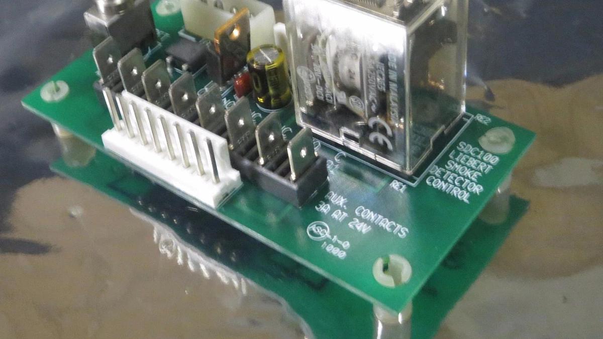 Used LIEBERT SMOKE DETECTOR CONTROL CIRCUIT BOARD MODEL: SDC100 **WARRANTY**
