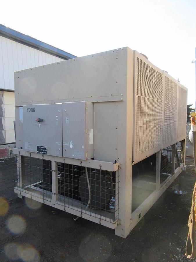 Used YORK 100 TON AIR COOLED CHILLER 460 VOLT YCAL104 LOW HOURS  GREAT CONDITION