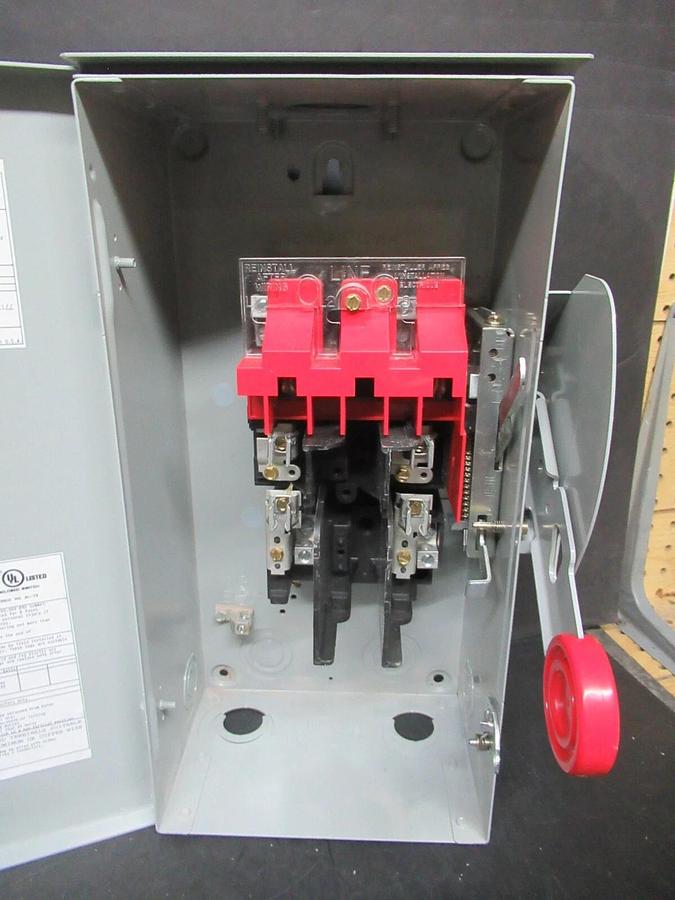 Used EATON HEAVY DUTY SAFETY DISCONNECT DH221FRK 240 VAC 30 AMP 7.5 HP 2-POLE TYPE 3R