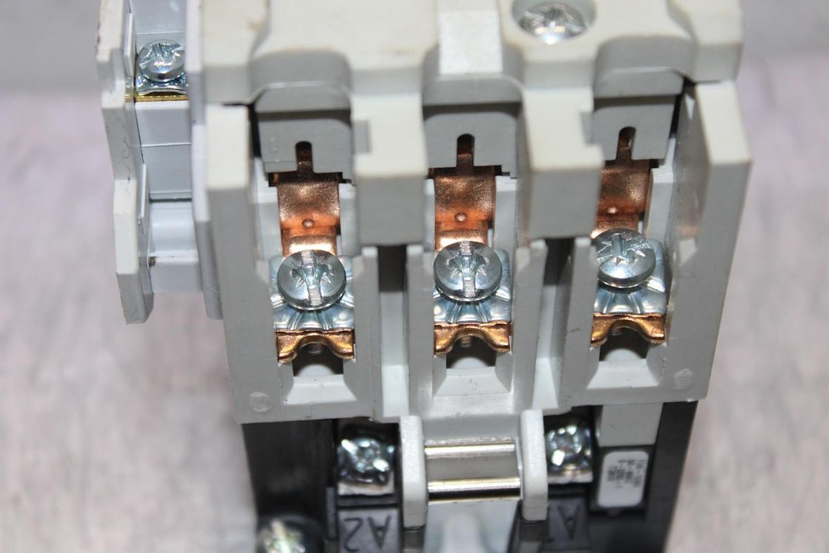 Used EATON CONTACTOR CN15DN3 NEMA SIZE 1 27 AMP 600 VAC 3-POLE 3-PHASE 10 HP