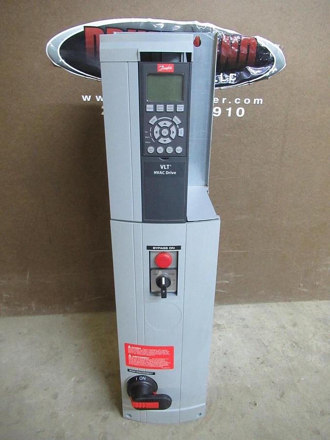 Used DANFOSS VERTICAL VFD 174L1110 VLT HVAC DRIVE 200 VAC @ 16.7 AMP 5 HP 3-PHASE