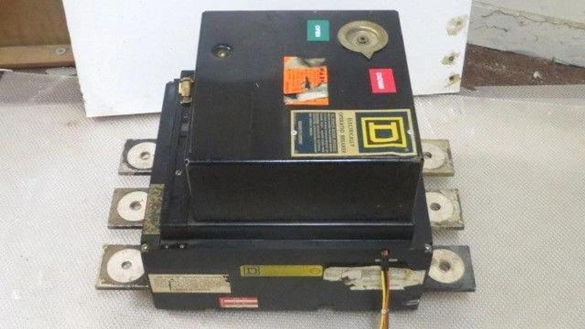 Used SQUARE D ELECTRICALLY OPERATED BREAKER 2,000 AMP W/ SHUNT TRIP & LEADS CPF360000