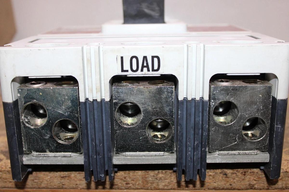Used CUTLER HAMMER MOLDED CASE SWITCH LD3600WK 600 AMP 3-POLE 600 VAC 3-PHASE