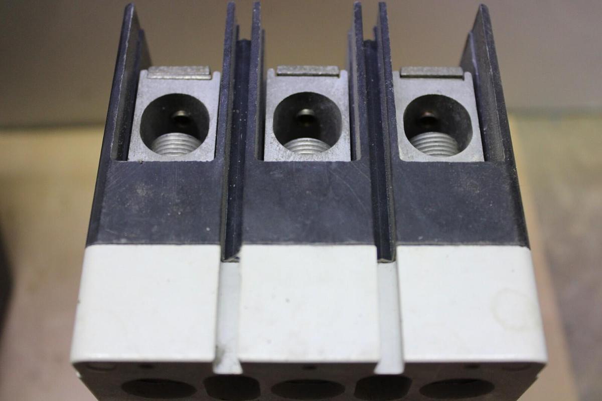 Used (1) WESTINGHOUSE JDB25k CIRCUIT BREAKER JDB3225 225 AMP 600 VAC 3-POLE
