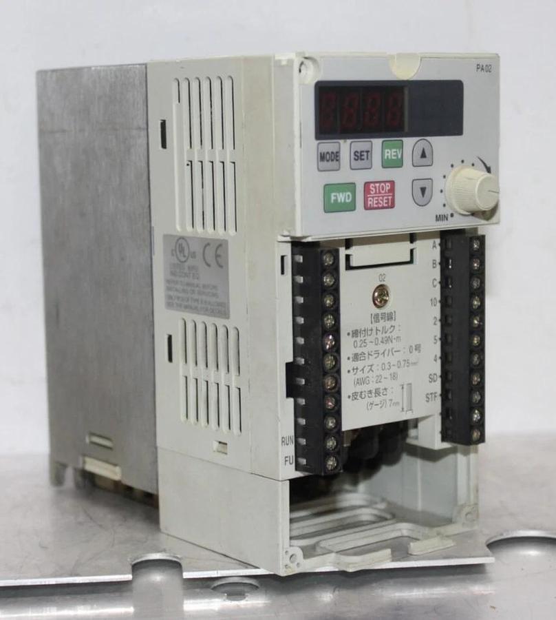 Used MITSUBISHI FREQUENCY INVERTER FR-E520-0.75K 0.75 KW 8.2 AMP 240 VOLT 3-PHASE