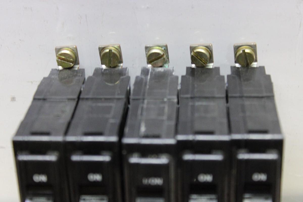 Used LOT OF 5 SQUARE D BREAKERS QOB QOB1020 SINGLE POLE 20 AMP **WARRANTY INCLUDED**