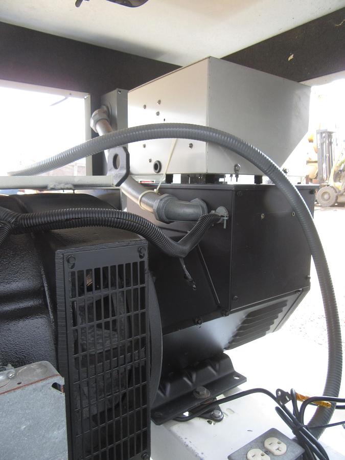 Used 30KW GENERATOR LYNX 120/240V 3.0 GM PSI NAT GAS PROPANE RECONNECTABLE VIDEO 