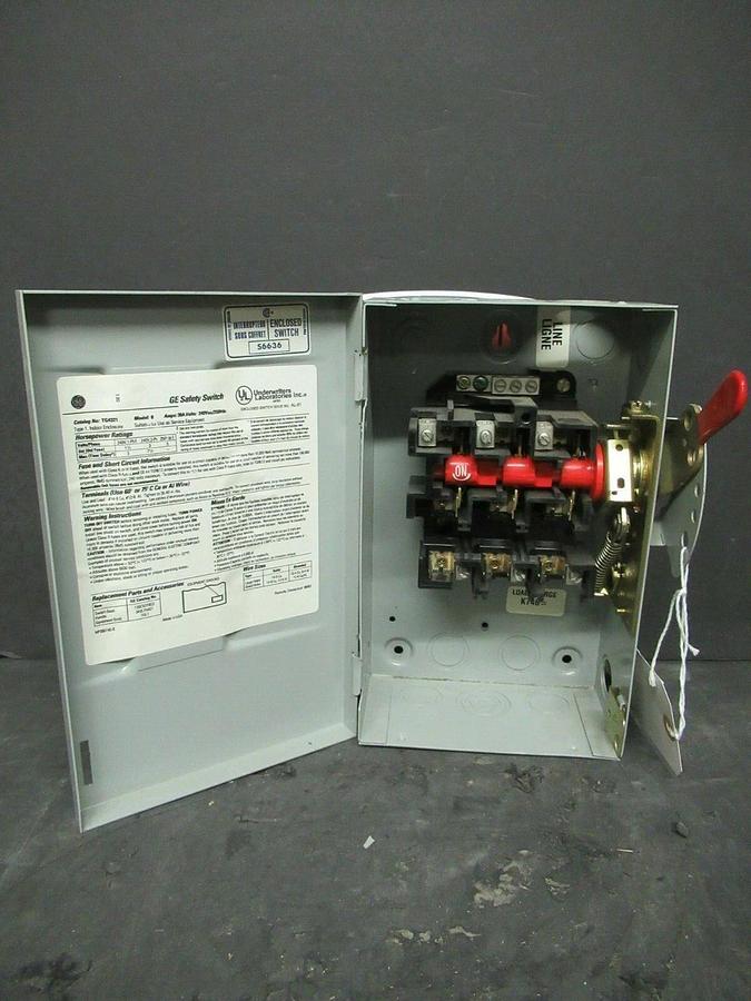 Used GE ENCLOSED SAFETY SWITCH TG4321 240 VAC 7.5 HP 30 AMP ENCLOSURE NEMA TYPE 1